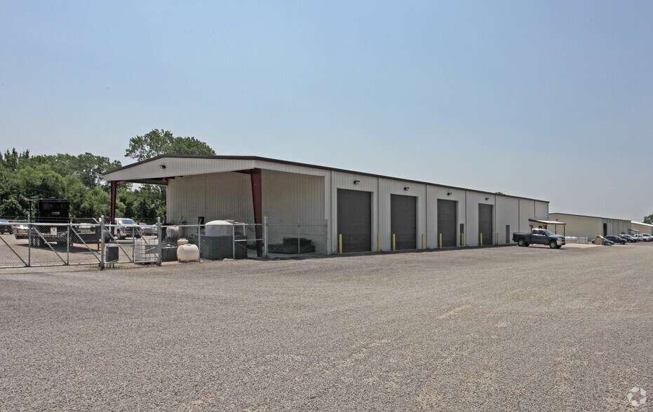 More Photos Of 1824 Ranger Hwy, Weatherford Flex For Lease