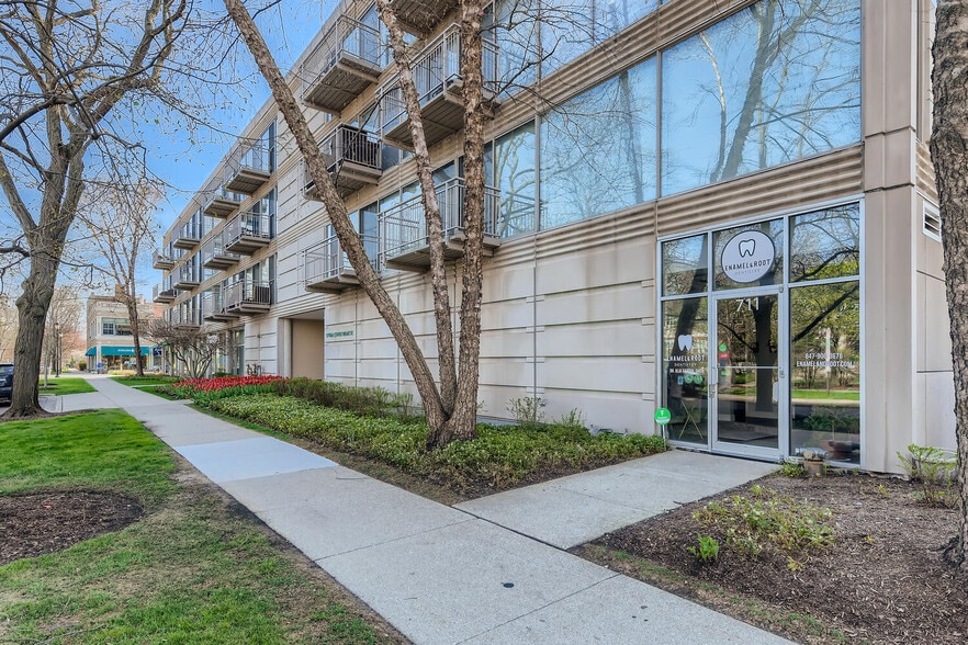 More Photos Of 1100 Central Ave, Wilmette Apartments For Lease