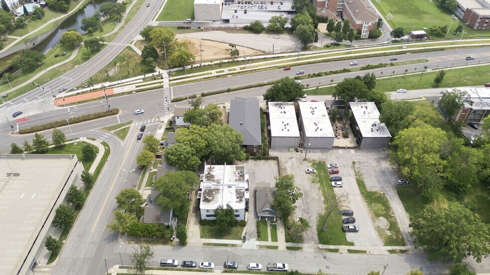 More Photos Of 4911 Walnut St, Kansas City Apartments For Sale