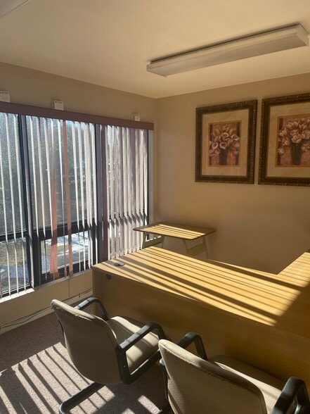 More Photos Of 567 Vauxhall St, Waterford Medical For Sale