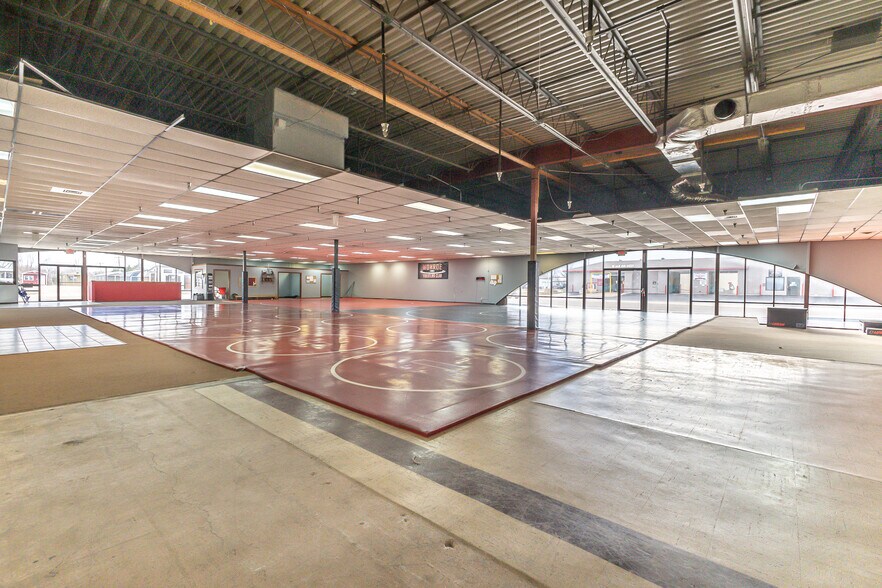 More Photos Of 128 W 8th St, Monroe General Retail For Sale