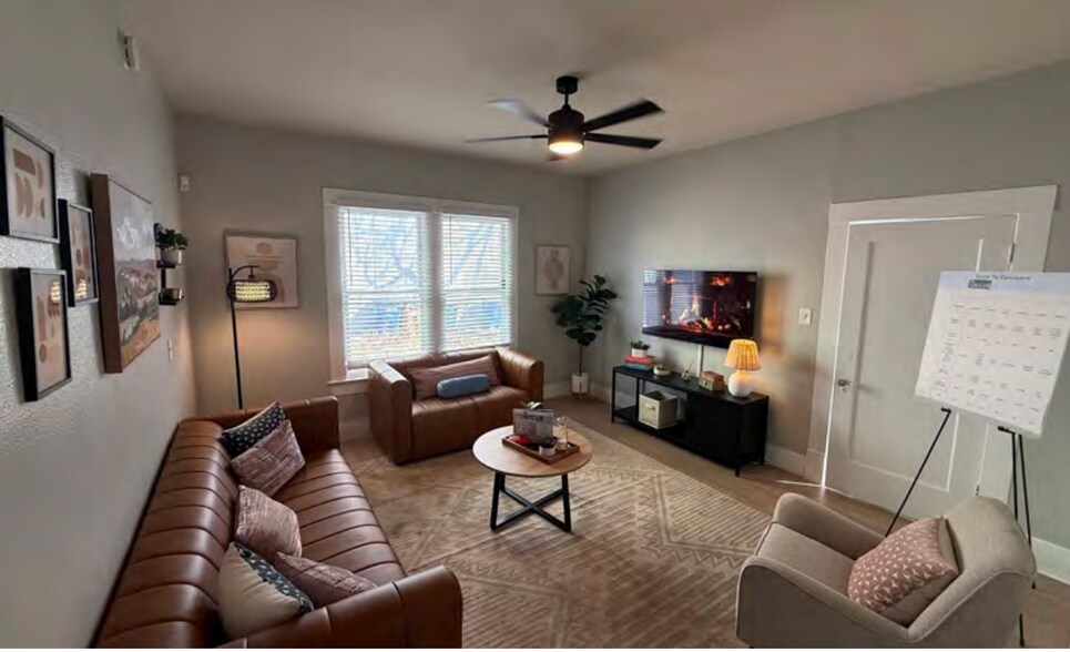 More Photos Of 604 W 25th St, Austin Specialty For Lease