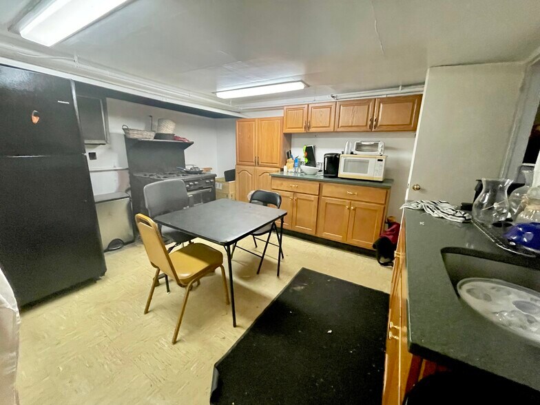 More Photos Of 1298 Newbridge Rd, North Bellmore Office For Sale