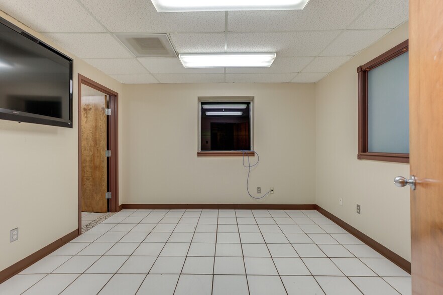 More Photos Of 3802-3806 Interstate 27, Lubbock Office For Sale