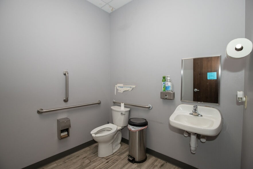 More Photos Of 311 Corporate Dr, Shelbyville Warehouse For Sale
