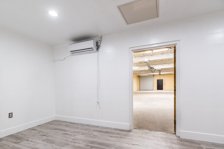 More Photos Of 8020 Ronson Rd, San Diego Warehouse For Lease