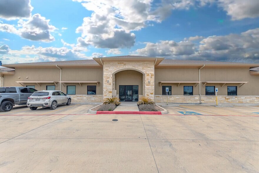 More Photos Of 9026 Culebra Rd, San Antonio Medical For Lease