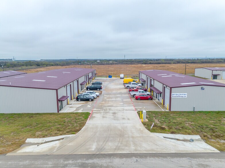 More Photos Of 4580 J D Mouser Pky, Alvarado Unknown For Lease