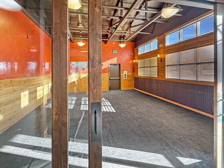 More Photos Of 594 NE Bellevue Ct, Bend Restaurant For Sale