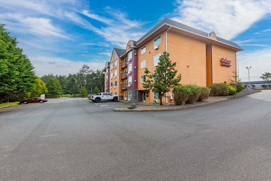 More Photos Of 550 SE Highway 101, Lincoln City Hotel For Sale