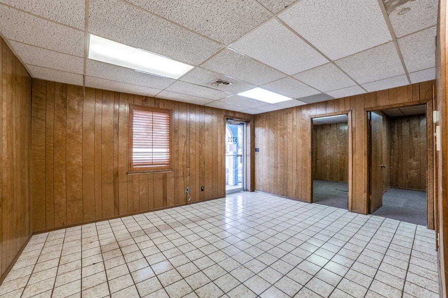 More Photos Of 5721 Broadway St, San Antonio Storefront Retail Office For Lease