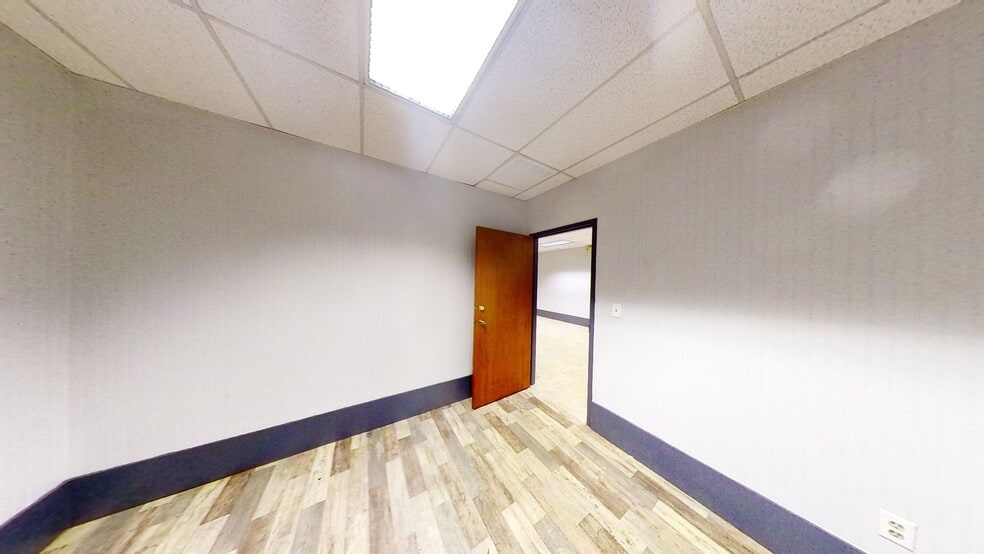 More Photos Of 3201 Atlanta Industrial Pky NW, Atlanta Light Distribution For Lease