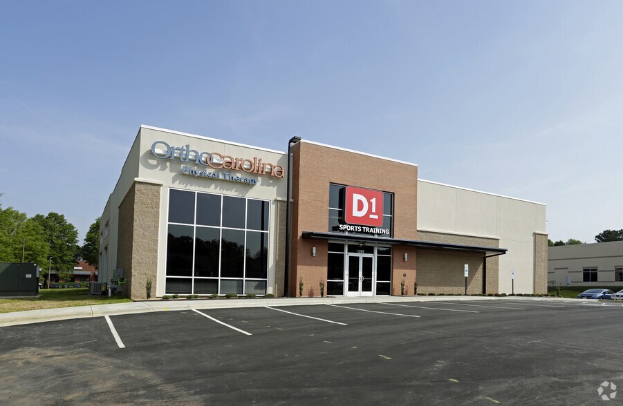 More Photos Of 1205 Mann Dr, Matthews Medical For Lease