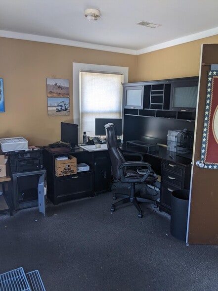 More Photos Of 2515 Far Hills Ave, Oakwood Restaurant For Sale