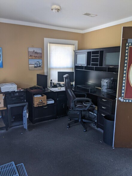 More Photos Of 2515 Far Hills Ave, Oakwood Restaurant For Lease