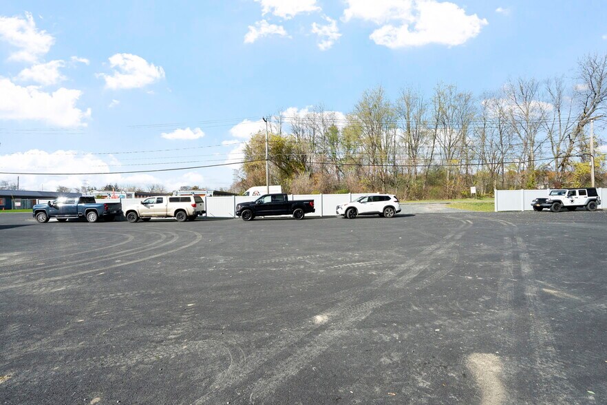 More Photos Of 46 Maple Ave, Schenectady Warehouse For Lease