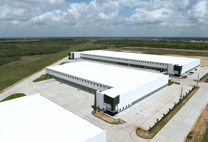 More Photos Of 1065 Heritage West Dr, Katy Warehouse For Sale