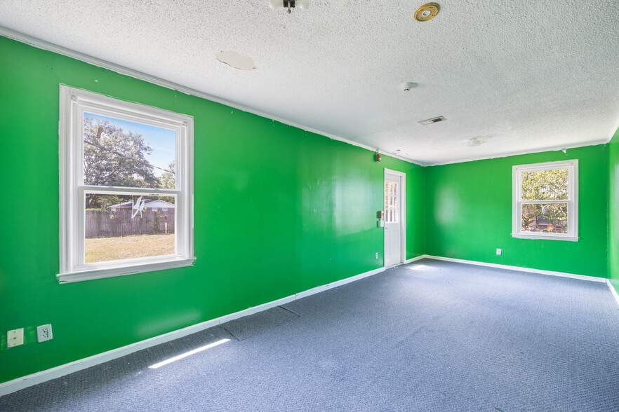 More Photos Of 109 Lisa Dr, Lexington Daycare Center For Sale