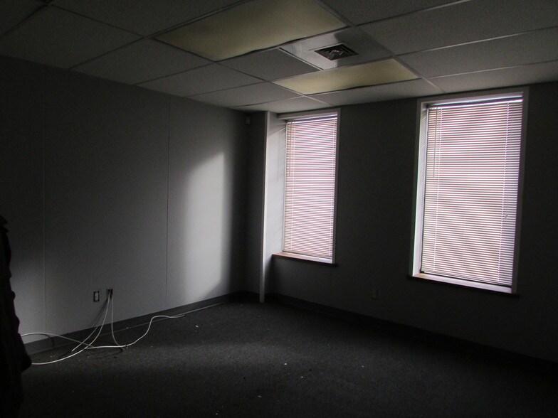 More Photos Of 14033-14055 Achyl Ave, Warren Warehouse For Sale