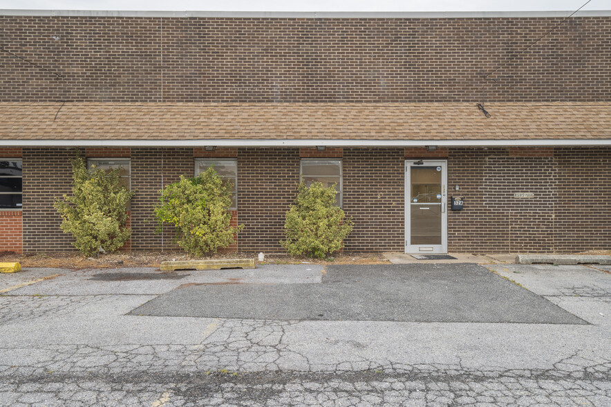 Primary Photo Of 32 Germay Dr, Wilmington Warehouse For Lease