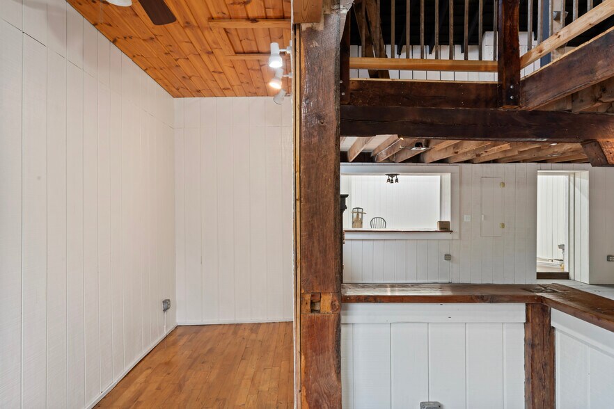 More Photos Of 20704 Ashburn Rd, Ashburn Unknown For Lease