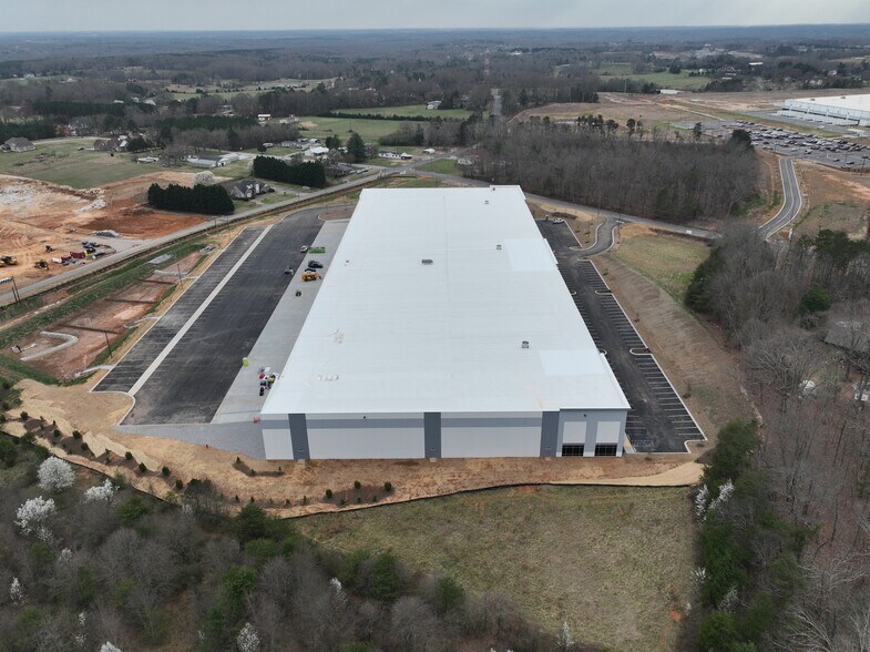 More Photos Of 891 Deyoung Rd, Greer Warehouse For Lease
