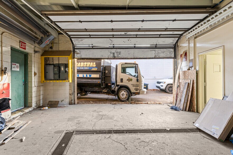 More Photos Of 5420 Oakman Blvd, Dearborn Warehouse For Sale
