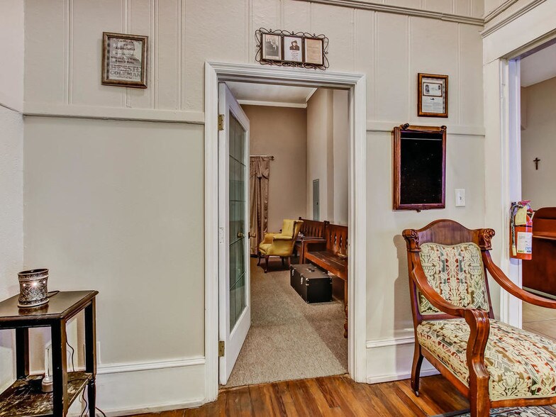 More Photos Of 525 Beaver St, Jacksonville Cemetery Mausoleum For Lease