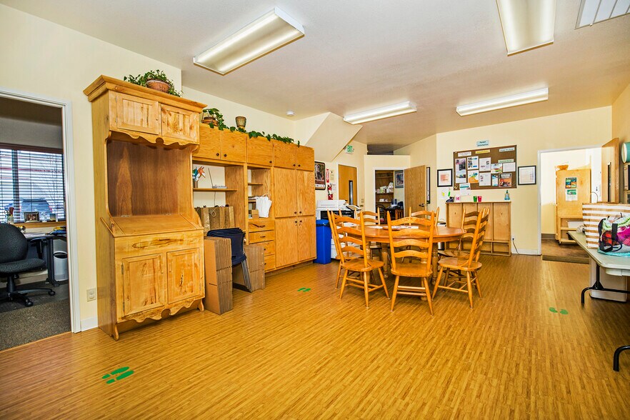 More Photos Of 137 McGhee Rd, Kootenai Storefront Retail Office For Sale
