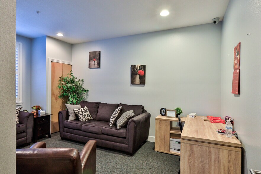 More Photos Of 215 S Palmetto Ave, Daytona Beach Office For Sale