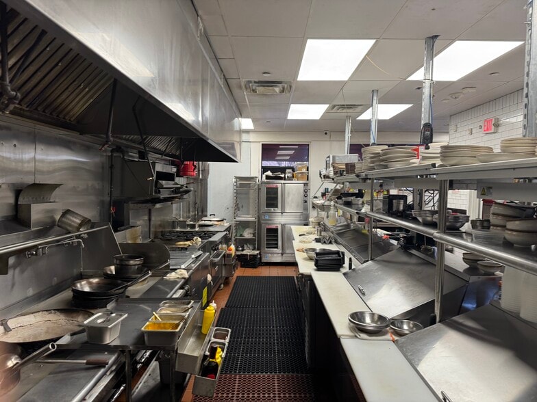 More Photos Of 961-1029 Port Washington Blvd, Port Washington Unknown For Lease