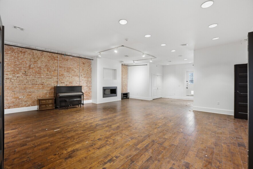 More Photos Of 122 E Randolph Ave, Enid Storefront Retail Residential For Sale