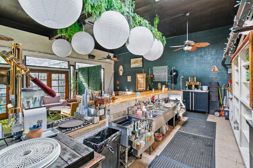 More Photos Of 1923 E Broadway, Long Beach Restaurant For Lease