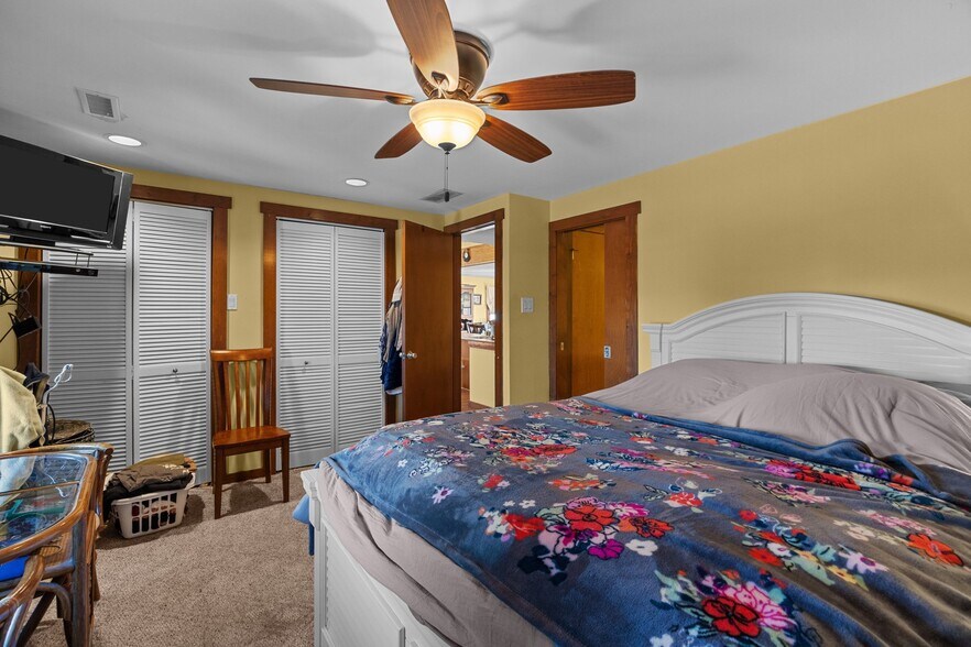 More Photos Of 512 Long Beach Blvd, Surf City Restaurant For Sale