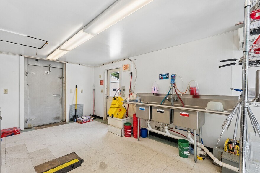 More Photos Of 150 US ROUTE 1, Freeport Fast Food For Sale