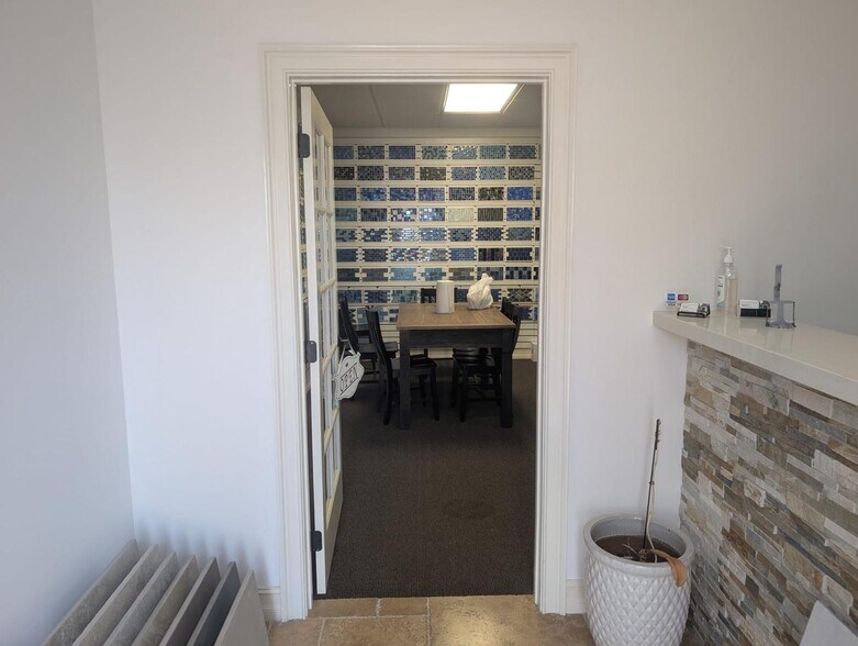 More Photos Of 3300 S Congress Ave, Boynton Beach Showroom For Lease