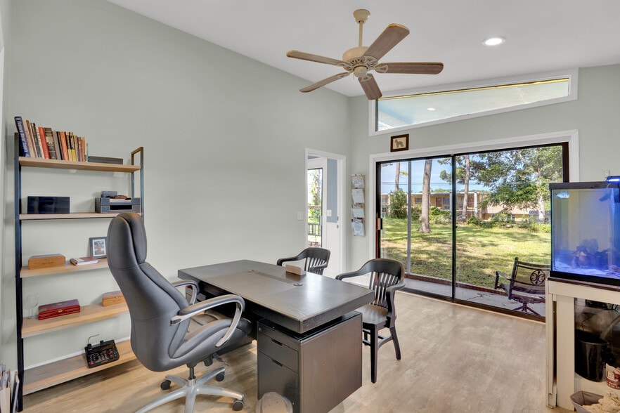 More Photos Of 128 Latonea Dr, Columbia Office Residential For Sale