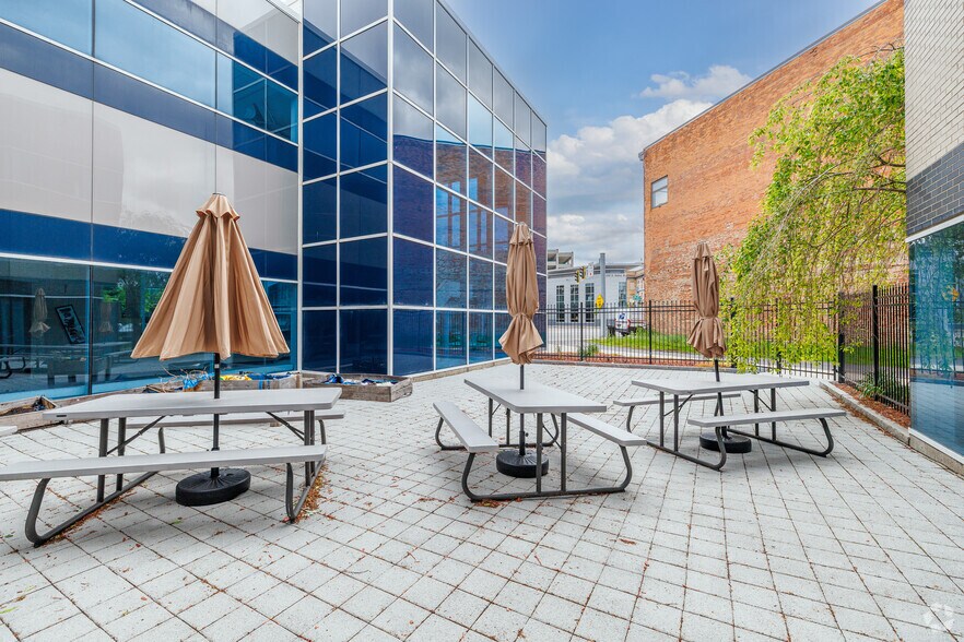 More Photos Of 572 S Salina St, Syracuse Medical For Sale