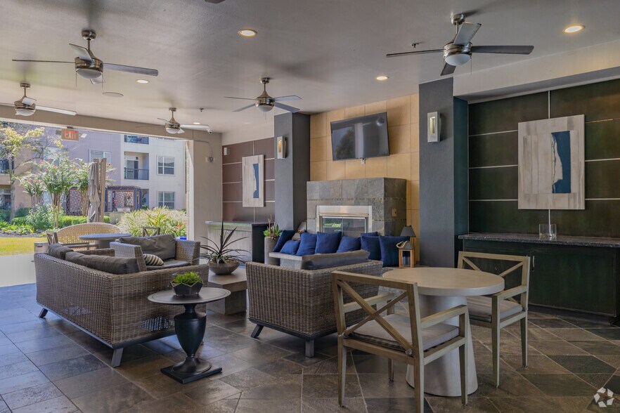 More Photos Of 12808 Queensbury Ln, Houston Apartments For Lease