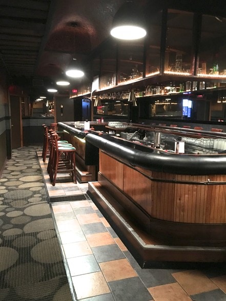 More Photos Of 304-308 N Burdick St, Kalamazoo Bar For Sale