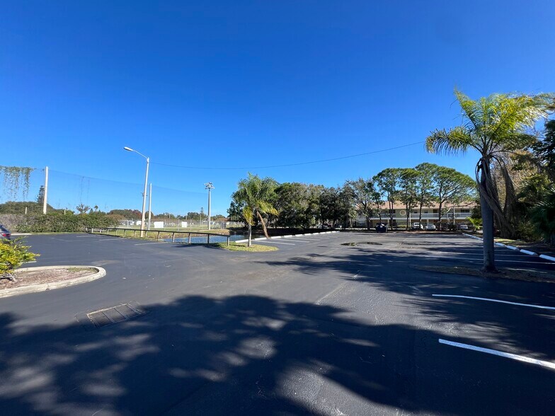 More Photos Of 13787 Belcher Rd, Largo Medical For Lease