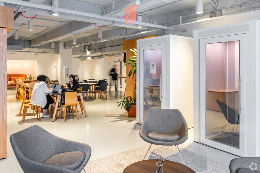 More Photos Of 405 Lexington Ave, New York Coworking Space