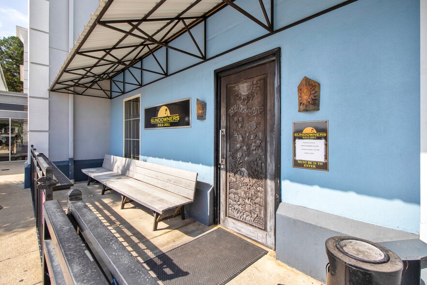 More Photos Of 410 Us Highway 79 S, Henderson Hotel For Lease