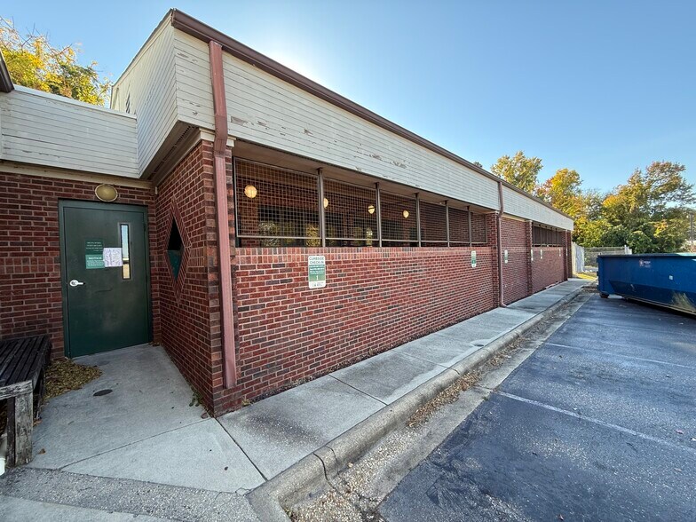 More Photos Of 3309 Bragg Blvd, Fayetteville Veterinarian Kennel For Lease