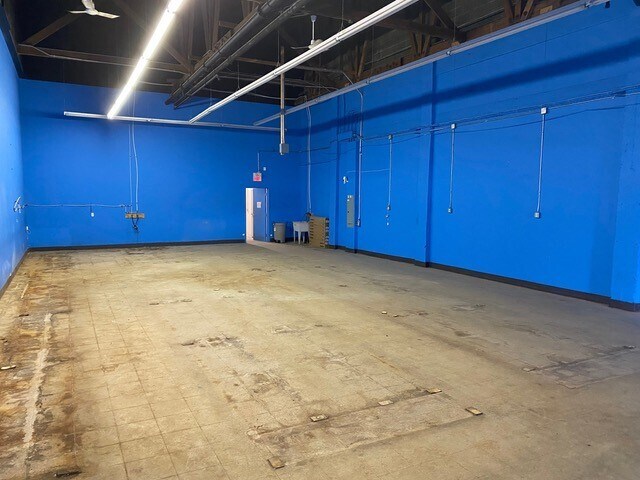 More Photos Of 12004 111th Ave NW, Edmonton Showroom For Lease