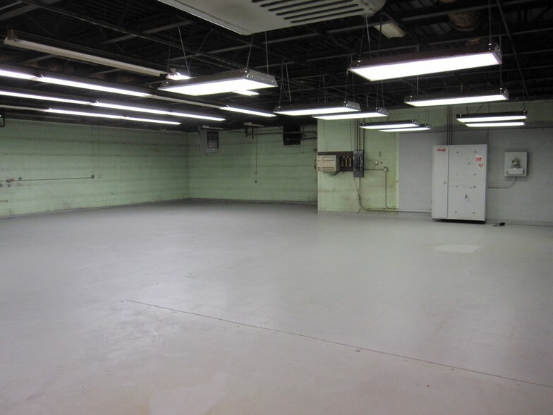 More Photos Of 4507-4511 W Belmont Ave, Chicago Distribution For Sale
