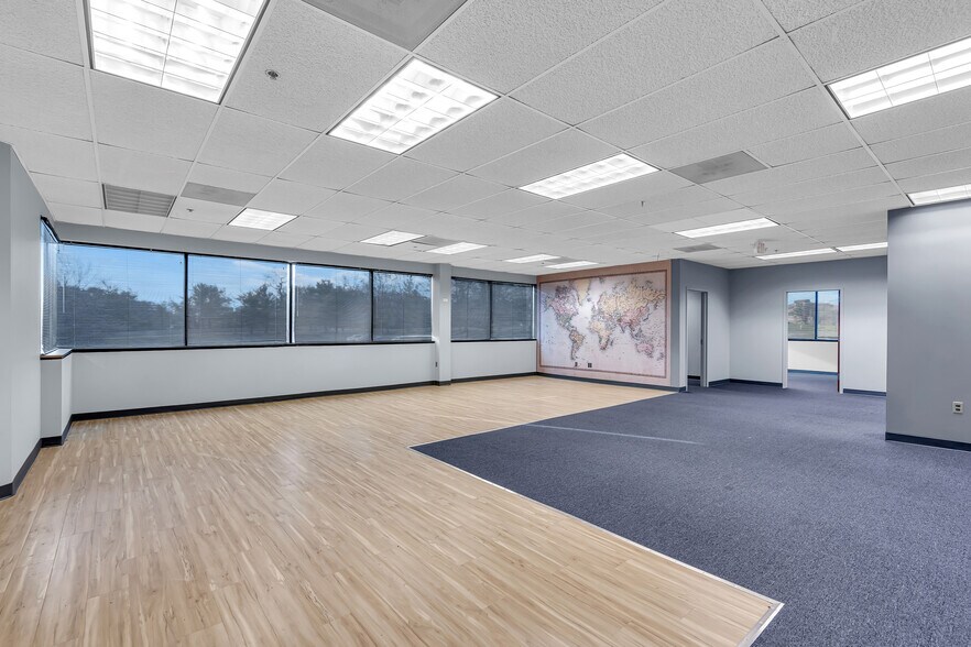 More Photos Of 1433 Hooper Ave, Toms River Office For Lease