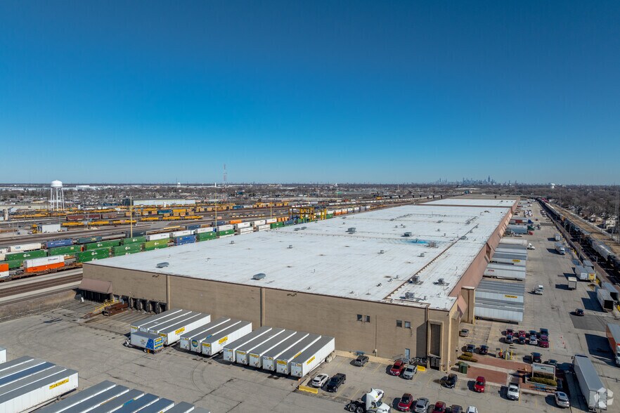 More Photos Of 5000 Proviso Dr, Melrose Park Distribution For Lease
