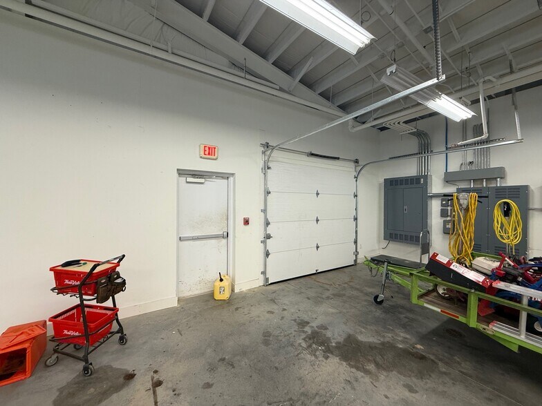 More Photos Of 9814 E Brainerd Rd, Ooltewah General Retail For Sale