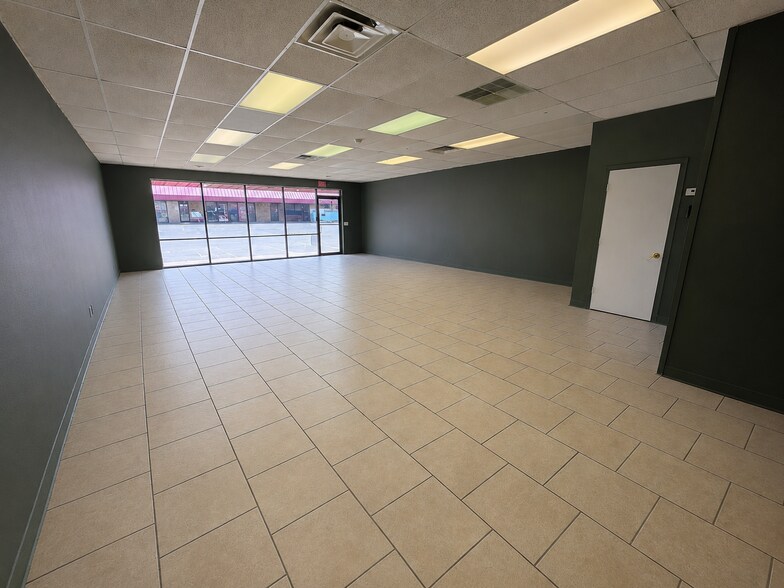 More Photos Of 110 N Range Line Rd, Joplin General Retail For Lease